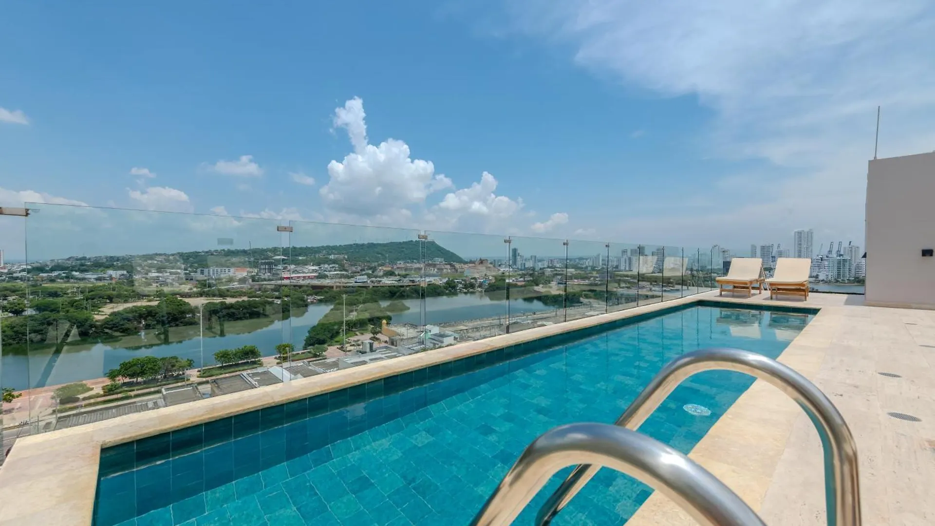 Stunning Loft - Historic Center - Rooftop Pool Cartagena Colombia